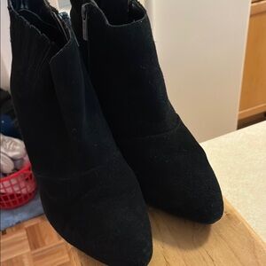 Kenneth Cole Black Ankle Booties with Sleek Silhouette